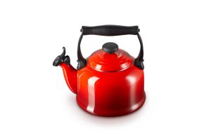Le Creuset Traditional Kettle Cerise - Image 4