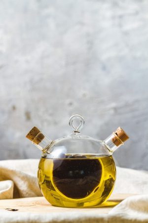 World of Flavours Italian Glass Dual Oil & Vinegar - Image 2